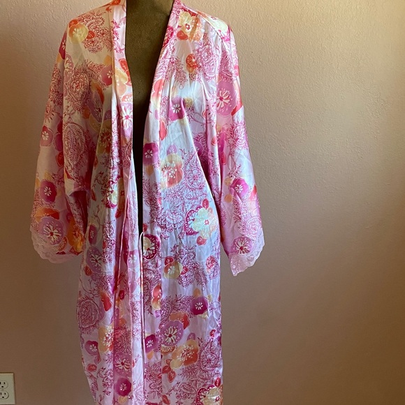 Secret Treasures Pink Floral Robe - Picture 1 of 10